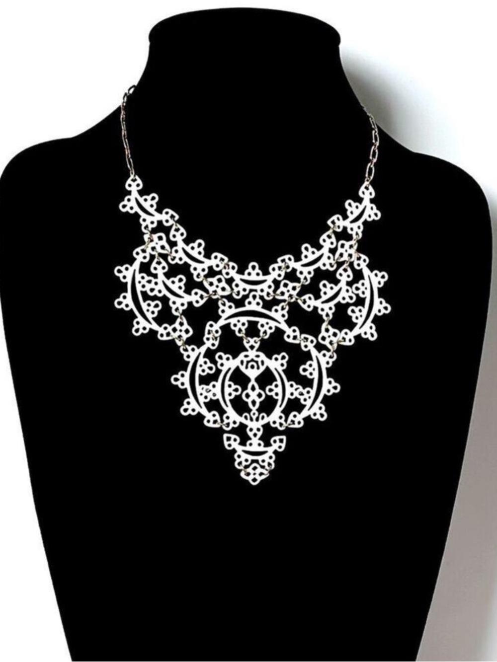 JESSICA SIMPSON White Cutout Plate Bib Necklace NWT